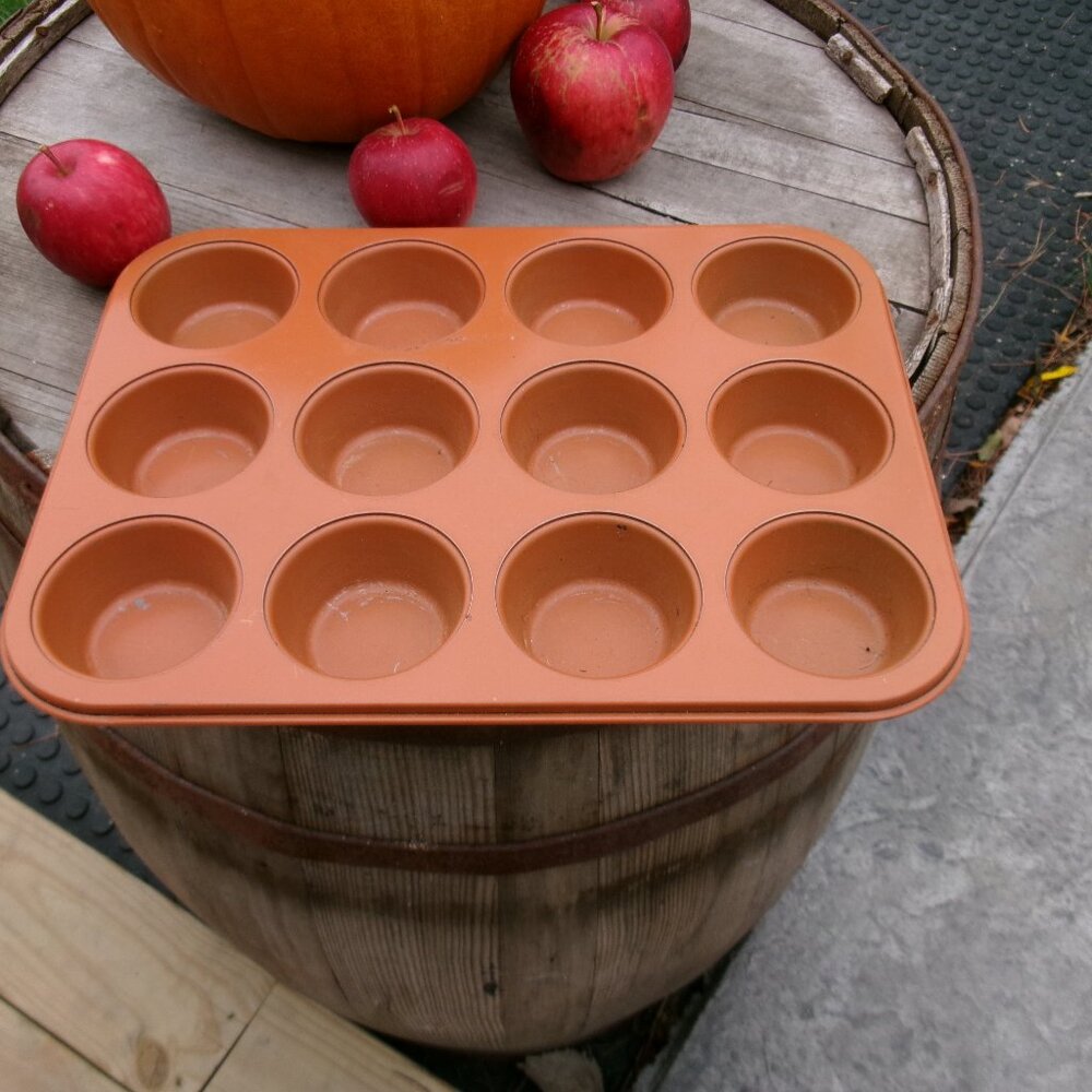vtg 70s heavy commercial quality 12 hole cupcake pan very good quality